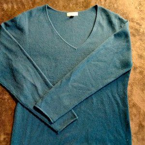 100 percent cashmere dark teal Vneck size L